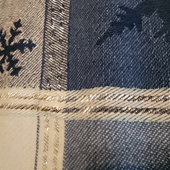 COTTON SNOWFLAKE PATTERN OBLONG TABLECLOTH BLUE WHITE SILVER - Picture 9 of 10